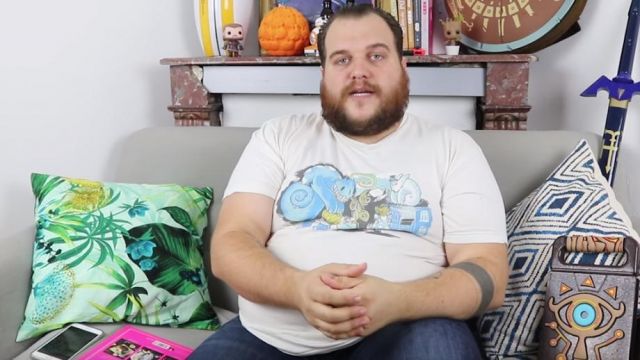 The cushion in printed fabric tropical Gastronogeek (Thibaud Villanova) saw in his video, "meetings and Cakes !"