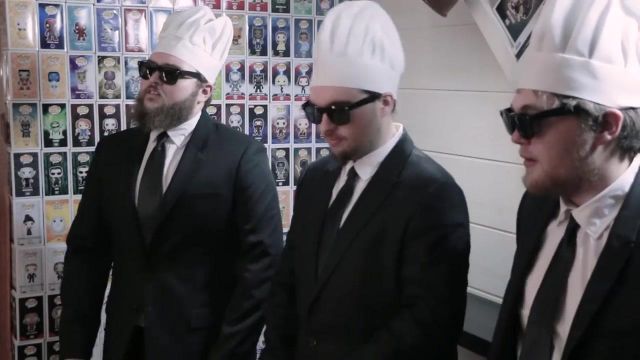 Black suit worn in the video linksthesun "We cook the pie of K of Men in Black ! (feat. the spawner)"