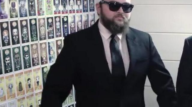 Black tie worn in the video linksthesun "We cook the pie of K of Men in Black ! (feat. the spawner)"