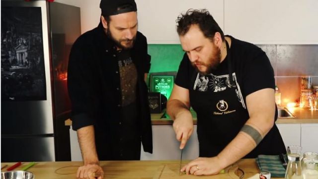 The book of potions Gastronogeek (Thibaud Villanova) in his video "Recipe Batman The Defi - The Vichyssoise"