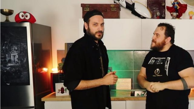 The red cap Super Mario Odyssey Gastronogeek (Thibaud Villanova) in his video "Recipe Batman The Defi - The Vichyssoise"
