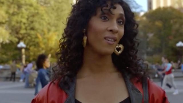Heart frame gold earrings worn by Blanca Rodriguez (Mj Rodriguez) in the serie Pose S01E01