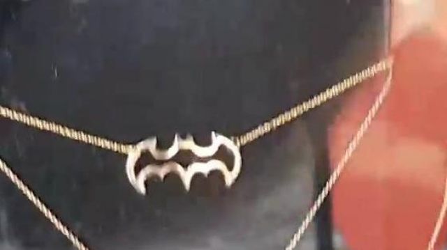 Colgante de Batman visto en Vlog - LinksTheSun en The Geek Faëries 2018 de Linksthesun
