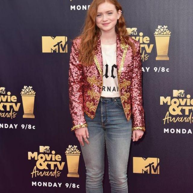 Sadie Sink's skinny blue jeans worn in the MTV Movie And TV Awards 2018