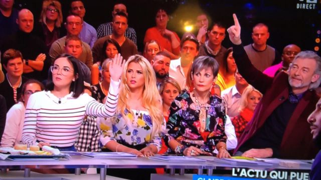 Le crop top à fleurs de Kelly Vedovelli dans #TPMP Touche pas à mon poste du 27/03/2018