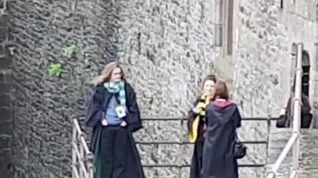 scarf Hufflepuff seen in Vlog - On the set of the Player of the Attic ! of Linksthesun
