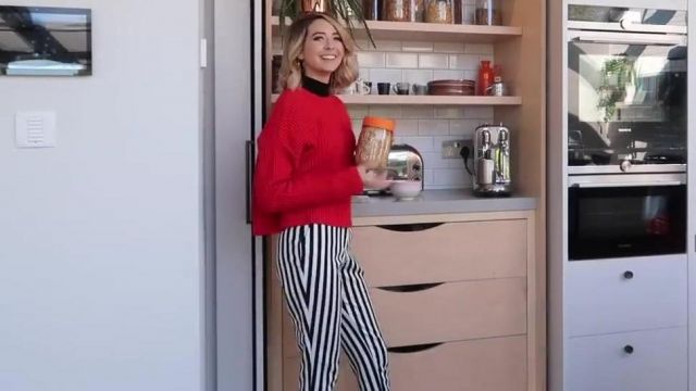 The pants tapered striped black and white Zoella (Zoe Suggested) on his Youtube channel MoreZoella