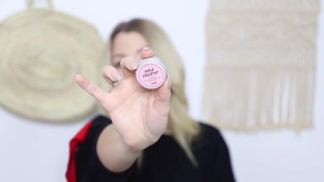 The balm pink lip lollipop of EnjoyPhoenix in her video Huge HAUL Lush