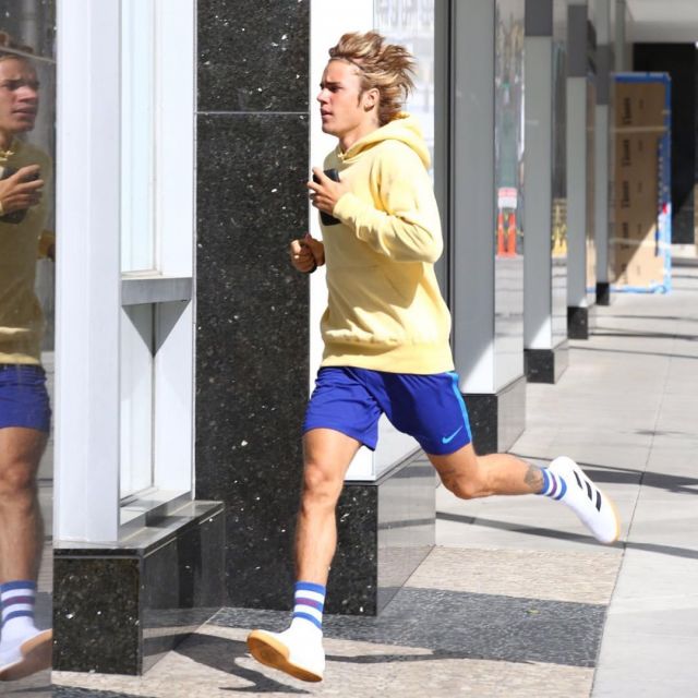 La paire de runner Go­sha Rub­chins­kiy portées par Justin Bieber lors d'un footing