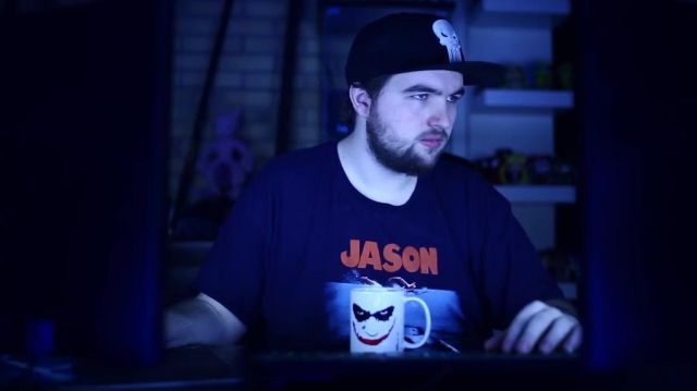Le t-shirt Jason x Jaws porté par LinksTheSun dans la vidéo YouTube Jul - Wesh alors (critique)