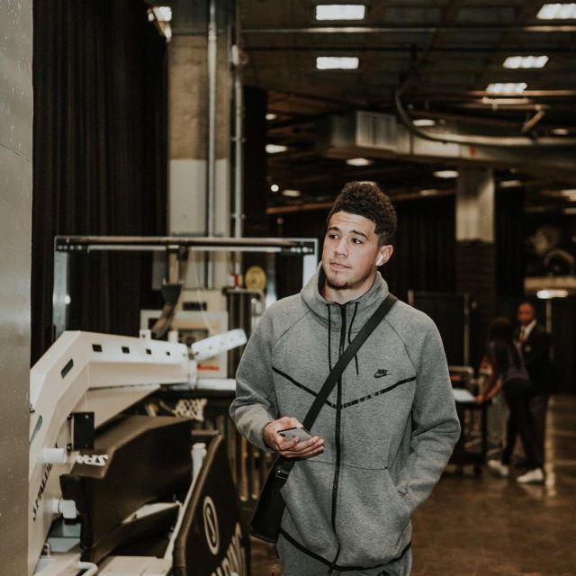 The Windbreaker Jacket Nike Tech Grey Worn By Devin Booker On His Account Instagram Spotern The Windbreaker Jacket Nike Tech Grey Worn By Devin Booker On His Account Instagram Spotern