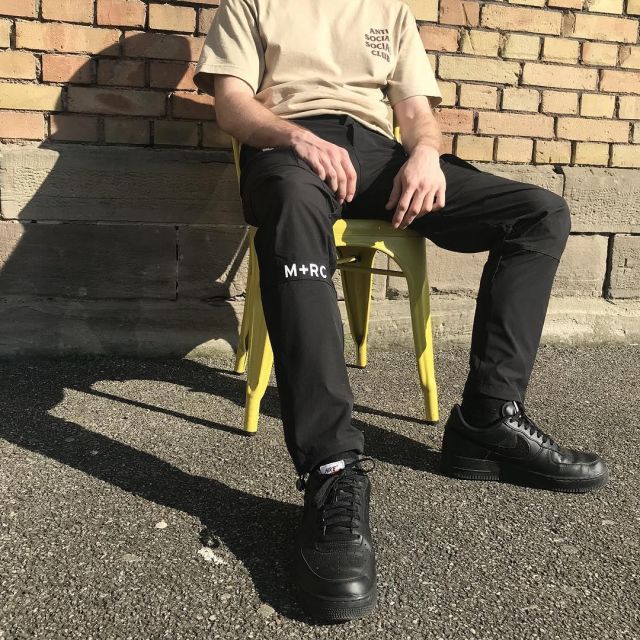 The tracksuit pants M+RC noir of The Routine on his account Instagram