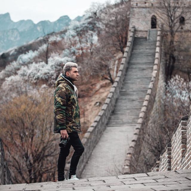 La veste sherpa réversible camouflage Supreme portée par Anil B sur son compte Instagram