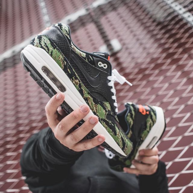 Les nike air max 1 atmos noir et vert sur le compte instagram de @tadsnkrs | Spotern
