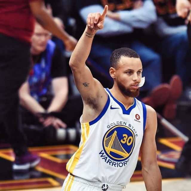 The jersey NBA stephen curry on instagram of warriors