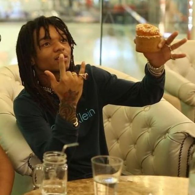 The sweatshirt Calvin Klein Swae Lee on the account Instagram of Rae Sremmurd