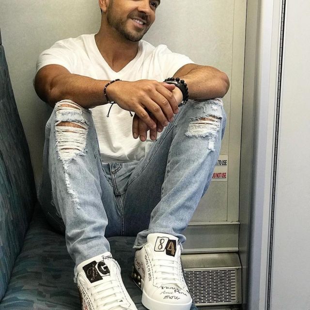Sneakers Dolce & Gabbana by Luis Fonsi on his account Instagram