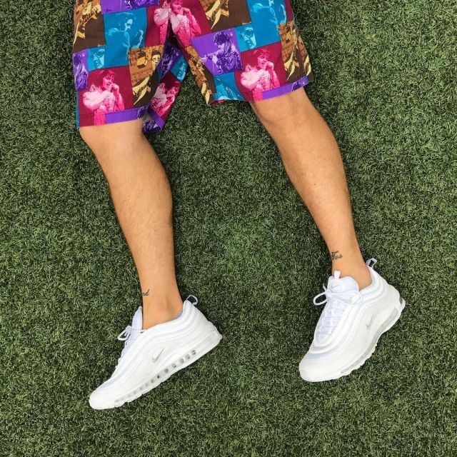 The pair of Nike Air Max 97 White Wolf Grey on the account Instagram of Sean Wotherspoon