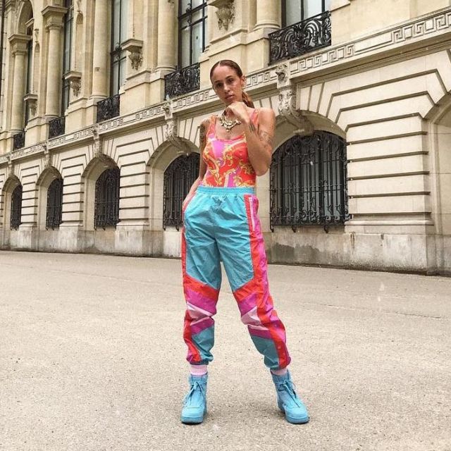 Le collier doré fantaisie de Hera Pradel porté sur instagram