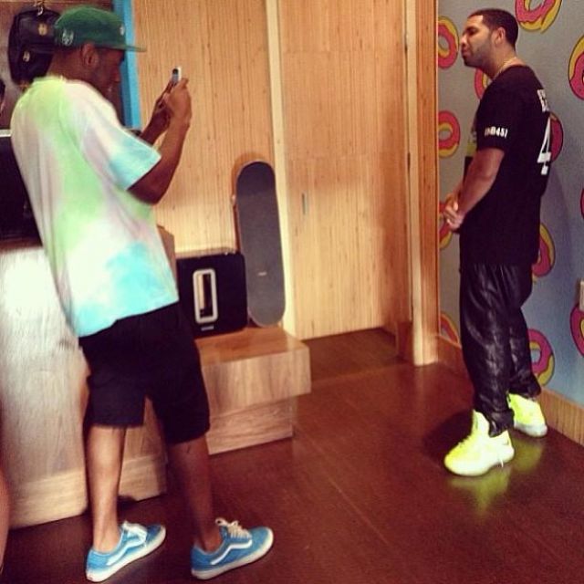 The sneakers Vans Old Skool blue clear to Tyler The Creator on Instagram