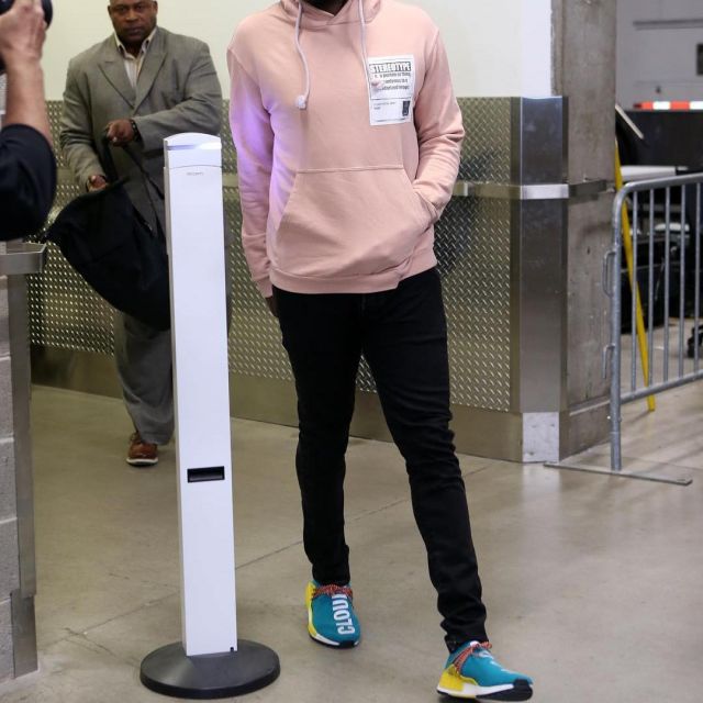 The pair of sneakers Adidas "CLOUDS" PW Human race Nmd worn by James Harden views on his account instagram