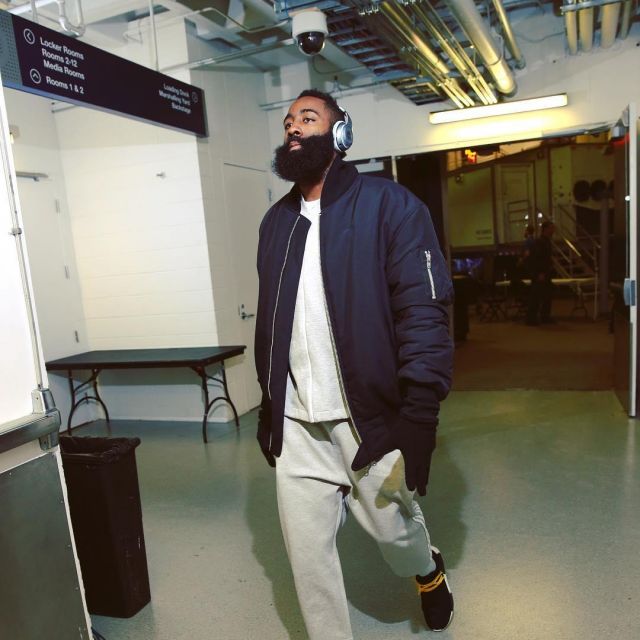 The sneakers PW human race Nmd, worn by James Harden, views on his account instagram jharden13