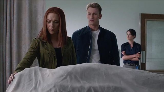 The jacket of Black Widow (Scarlett Johansson) in Captain America : The Winter Soldier