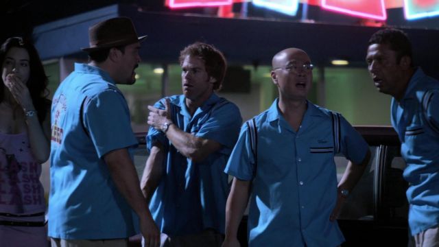 La chemise bleue de bowling de Vince Masuka (C.S. Lee) dans Dexter