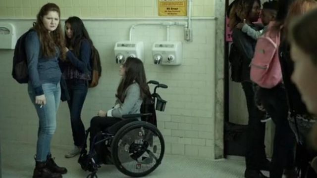The boots have a floral print of Debbie Gallagher (Emma Kenney) Shameless US S06E03