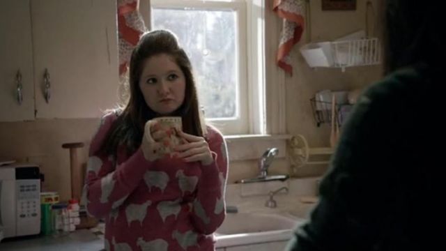 The sweater pink printed sheep of Debbie Gallagher (Emma Kenney) Shameless US S05E12
