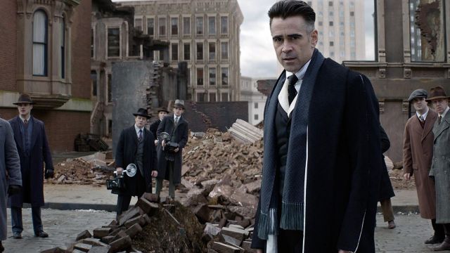 The grey wool scarf by Percival Graves (Colin Farrell) in the movie Fantastic Beasts