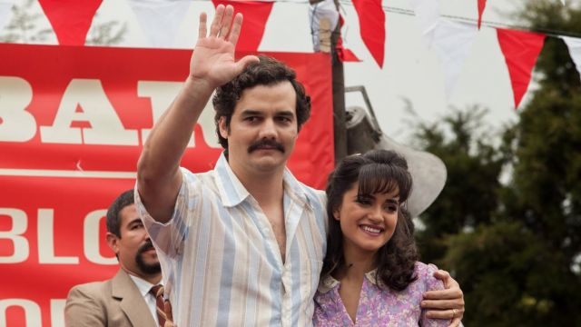 La véritable chemise à rayures de Pablo Escobar (Wagner Moura) dans Narcos