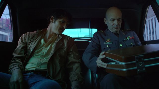 The bag of Javier Peña (Pedro Pascal) in Narcos