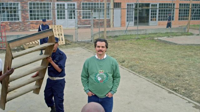 L'authentique sweatshirt vert Esportica de Pablo Escobar (Wagner Moura) dans Narcos