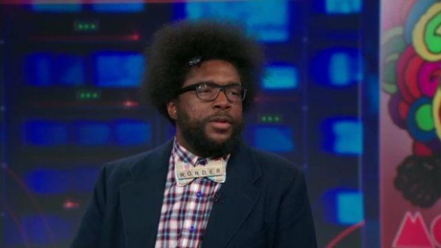 the bow tie "scrabble " Wonder" of Questlove on The tonight show of Jimmy Fallon