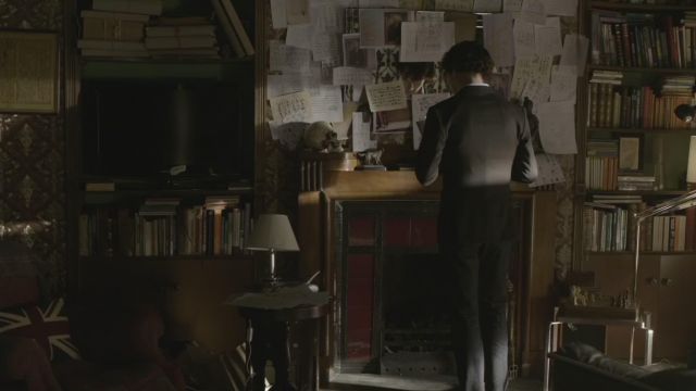 The human skull from Sherlock Holmes (Benedict Cumberbatch) in Sherlock