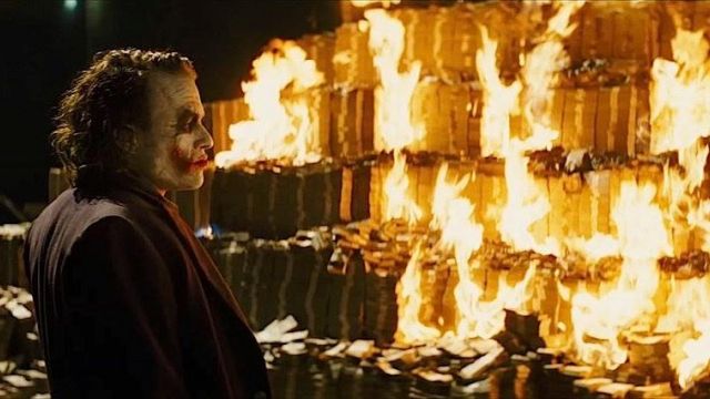 Des authentiques billets de 100$ brûlé par le Joker (Heath Ledger) dans Batman The Dark Knight
