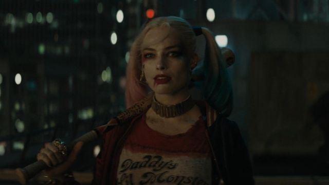 Le collier Puddin doré de Harley Quinn (Margot Robbie) dans Suicide Squad