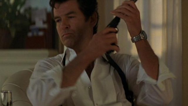 The Walther P99 silencer James Bond (Pierce Brosnan) in Tomorrow never dies