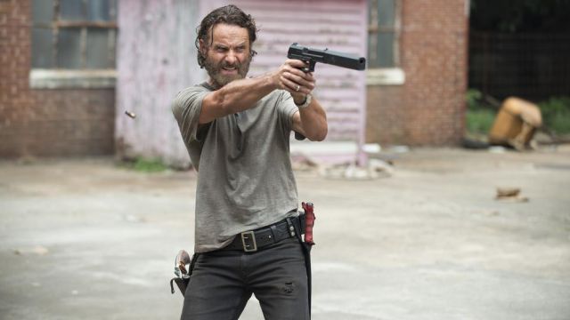 The machete with the red channel of Rick Grimes (Andrew Lincoln) in The Walking Dead