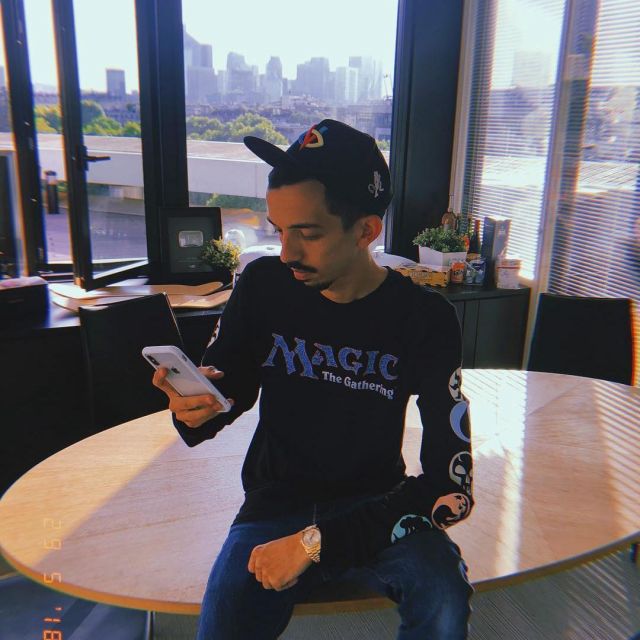 The sweatshirt Magic The Gathering Bigflo on his account Instagram