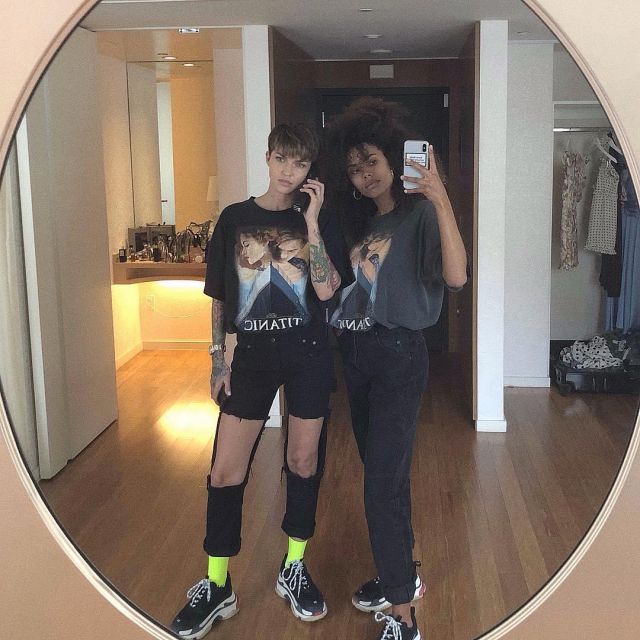 The black shoes of Ruby Rose in front of her mirror on the account Instagram @rubyrose