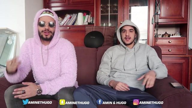 L'enceinte noire dans les vidéos Youtube d'Amine et Hugo
