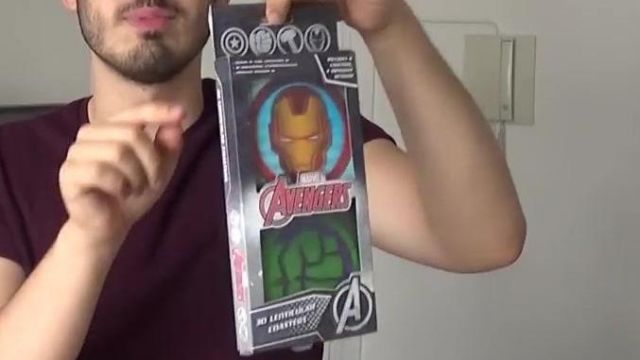 the below glasses avengers seen in the video FULL Of OBJECTS the AVENGERS IN THIS BOX (Zbox July) of the chain of the geek #ChallengeLaChaineDuGeek