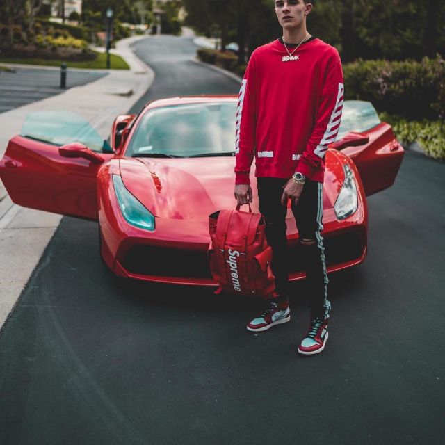The Jordan 1 Off White Chicago worn by Blake Linder on his account Instagram