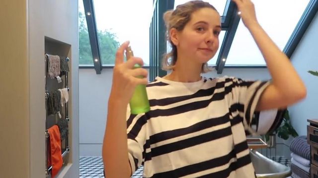 La brume hydratante Tata Harper de Zoella (Zoe Sugg) dans sa vidéo "We've all gone crazy & evening wind down"
