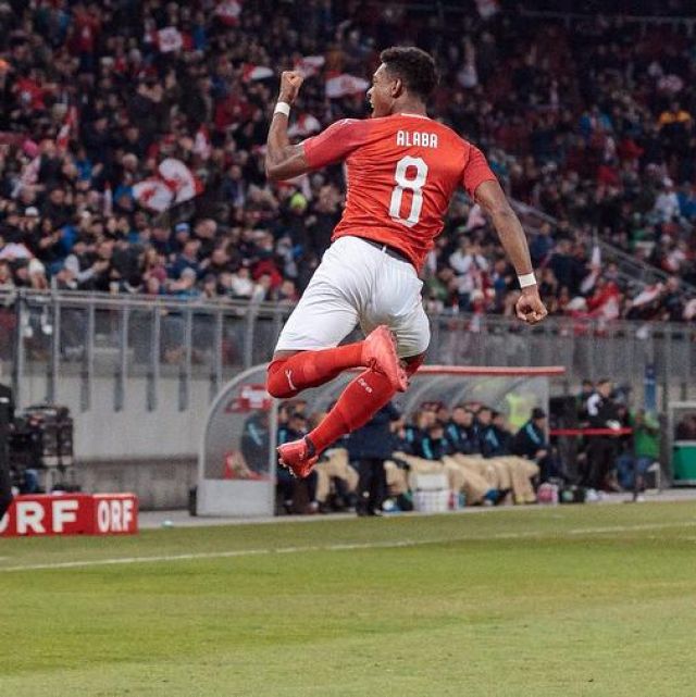 Le maillot de foot de l'Autriche porté au stade par David Alaba sur son compte Instagram