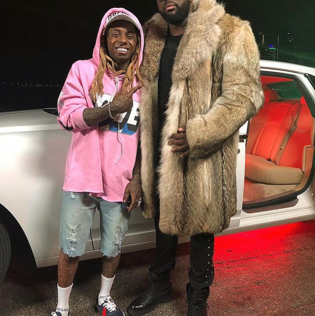 The pair of white socks Balenciaga Lil Wayne on the post of Maître Gims