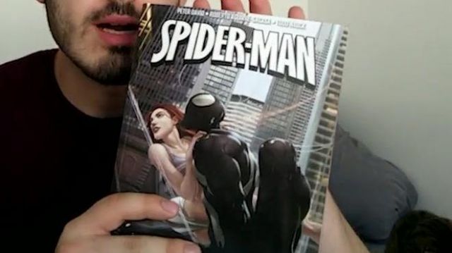 The comics Spider-man : Back in black in the YouTube video I'VE FINALLY FOUND THE COMICS (RARE ?) chain of Geek