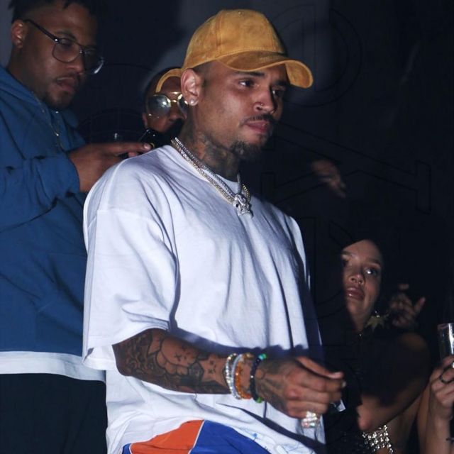 chris brown chest bolsa